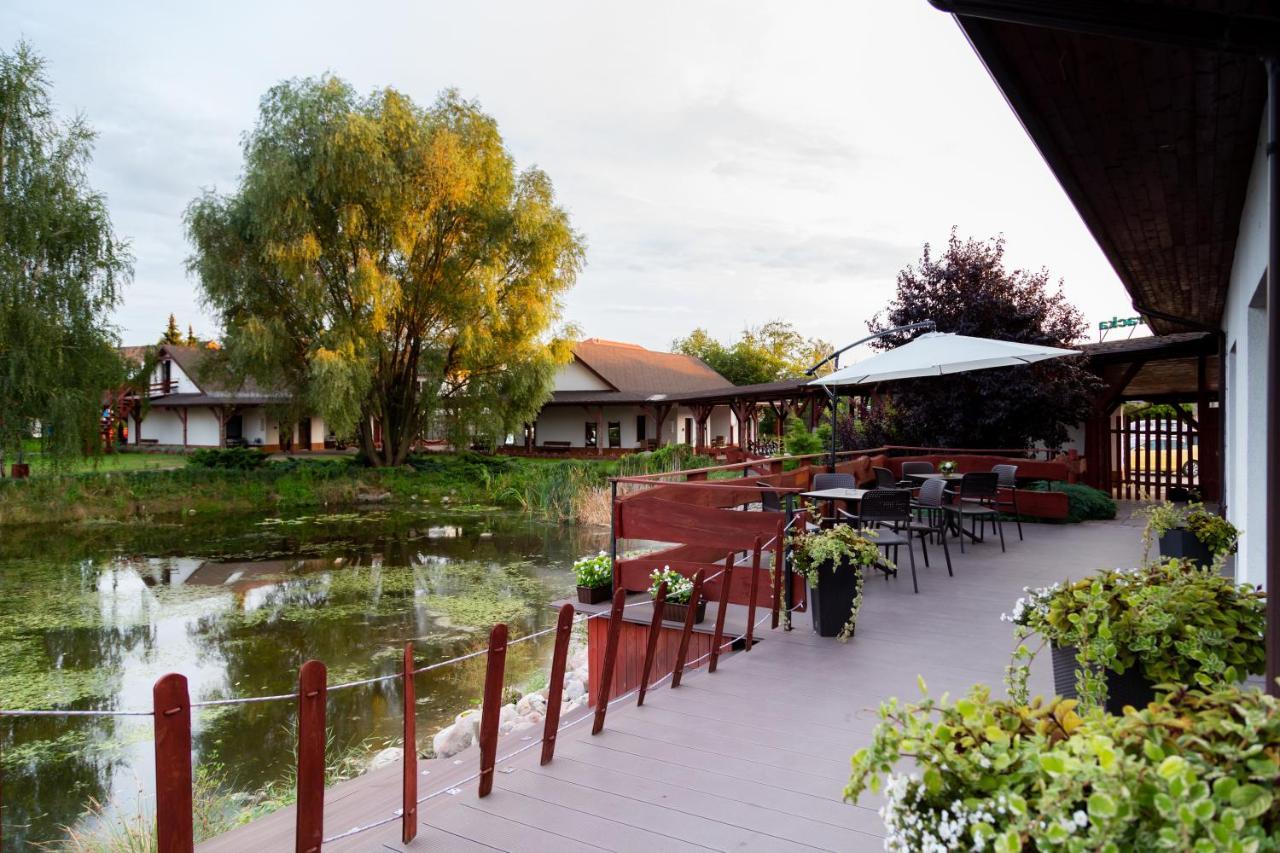 Hotel Nenufar คอสเชียน ภายนอก รูปภาพ